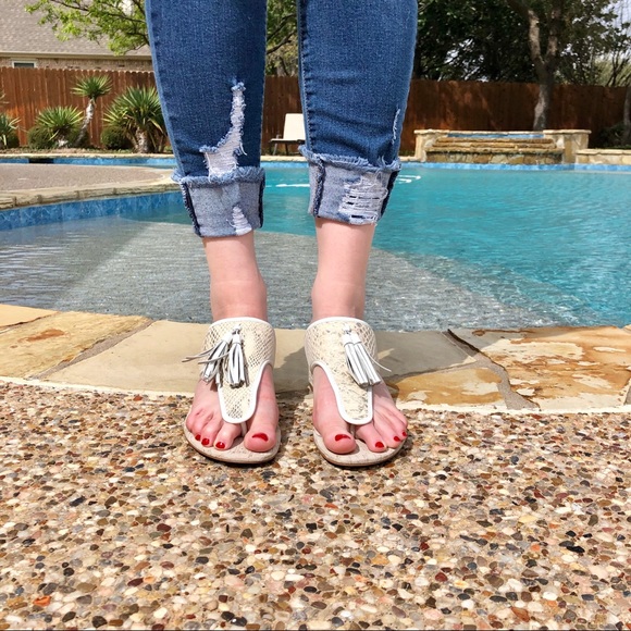 ~Donald Pliner~ white/cream snake skin sandals. - Picture 6 of 6